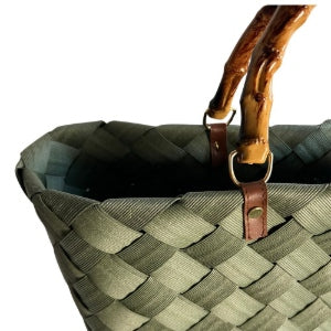 elegante geflochtene Taschen grün