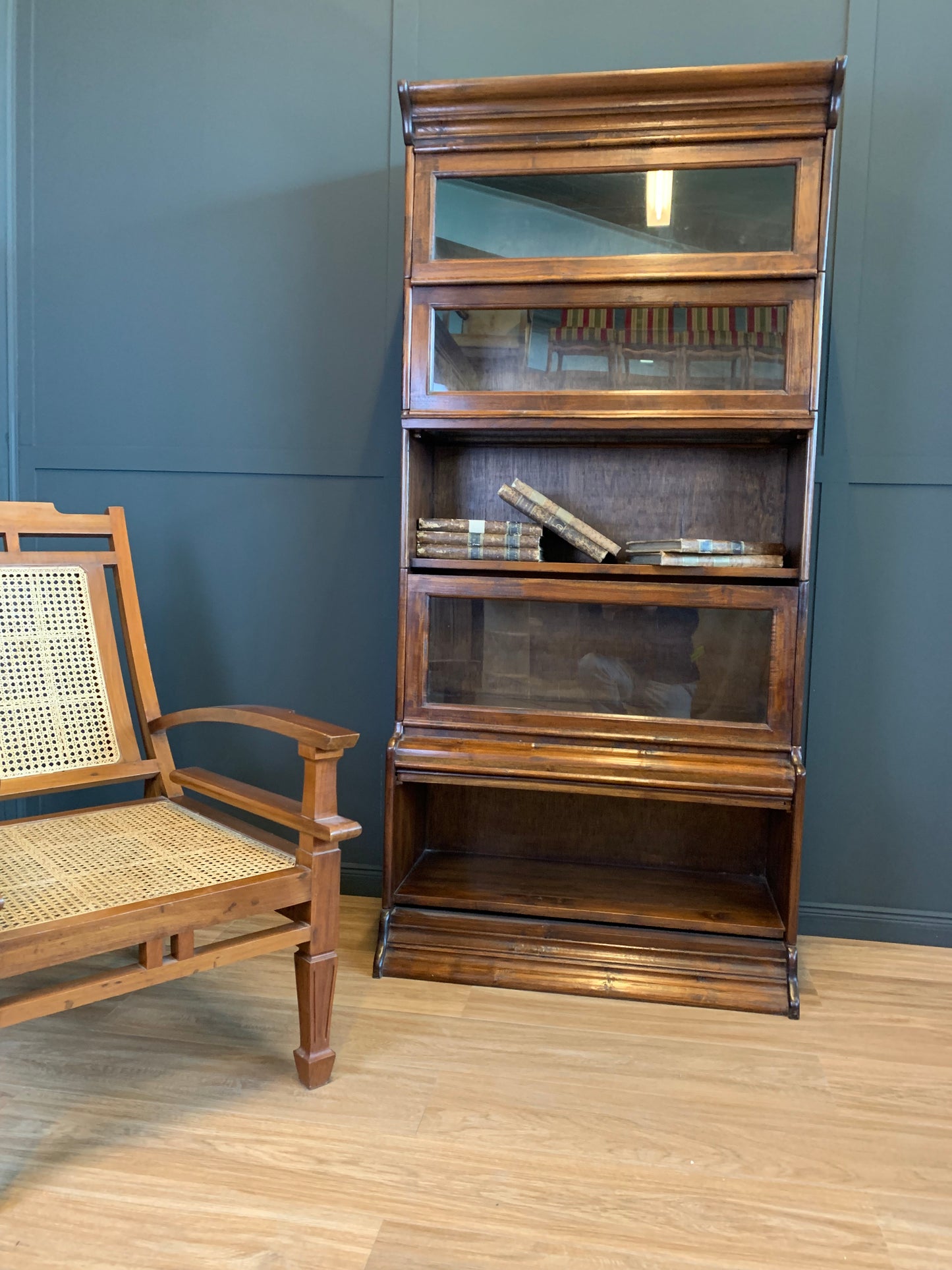Bücherregal Globe Wernicke