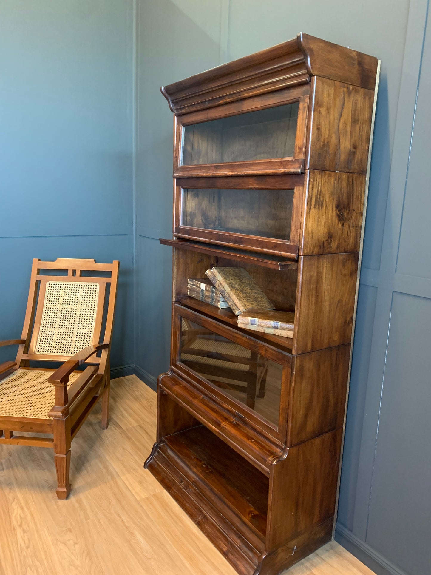 Bücherregal Globe Wernicke
