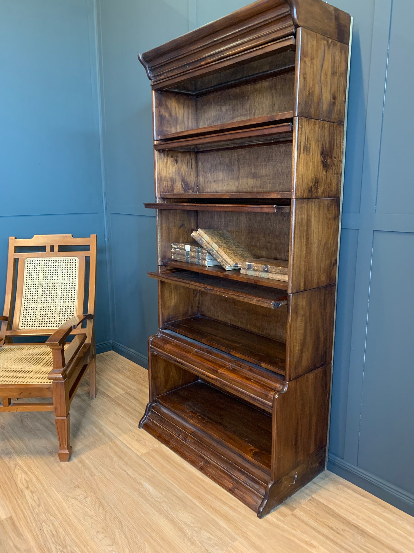 Bücherregal Globe Wernicke