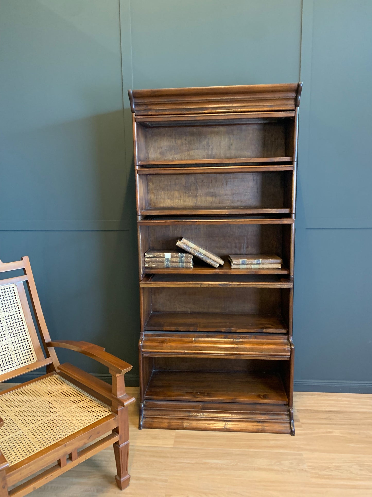 Bücherregal Globe Wernicke