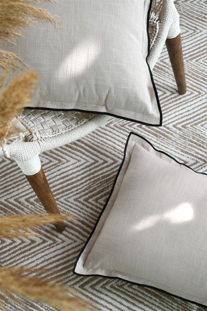 Kissen beige mit dunklem Streifen