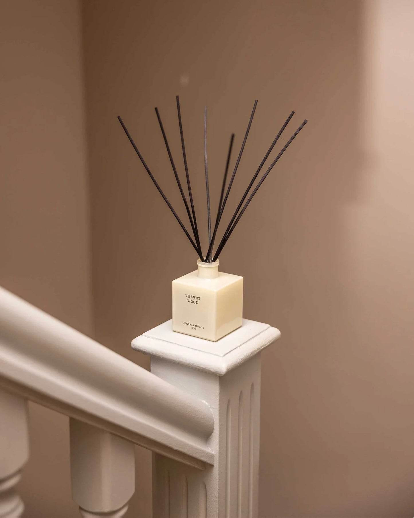 Diffuser Velvet Wood Cereria Mollà – Seitenansicht Etikett
