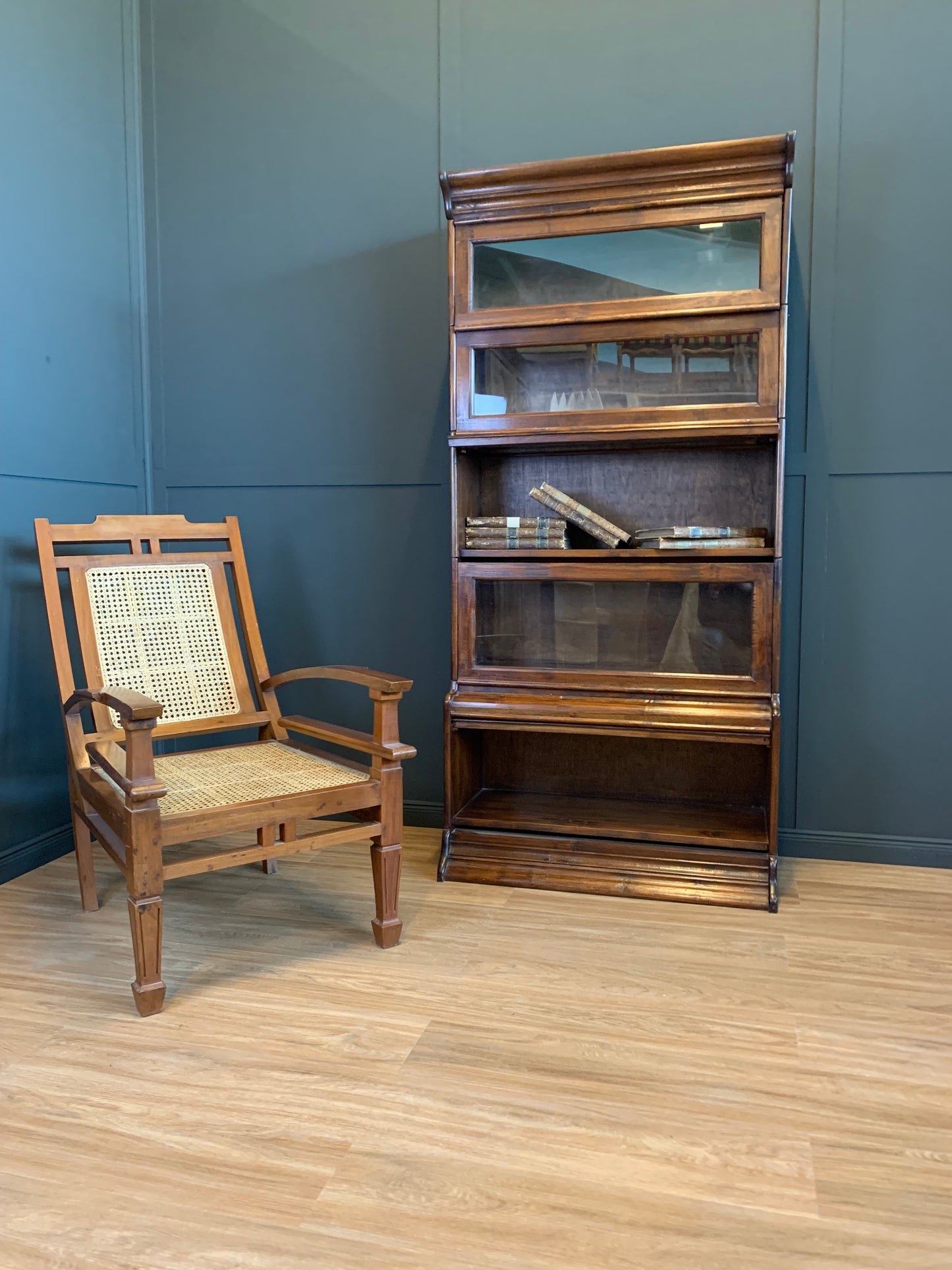 Bücherregal Globe Wernicke